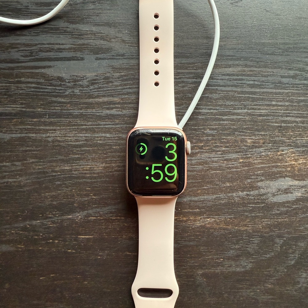 Rose Gold Apple Watch SE 1st Gen